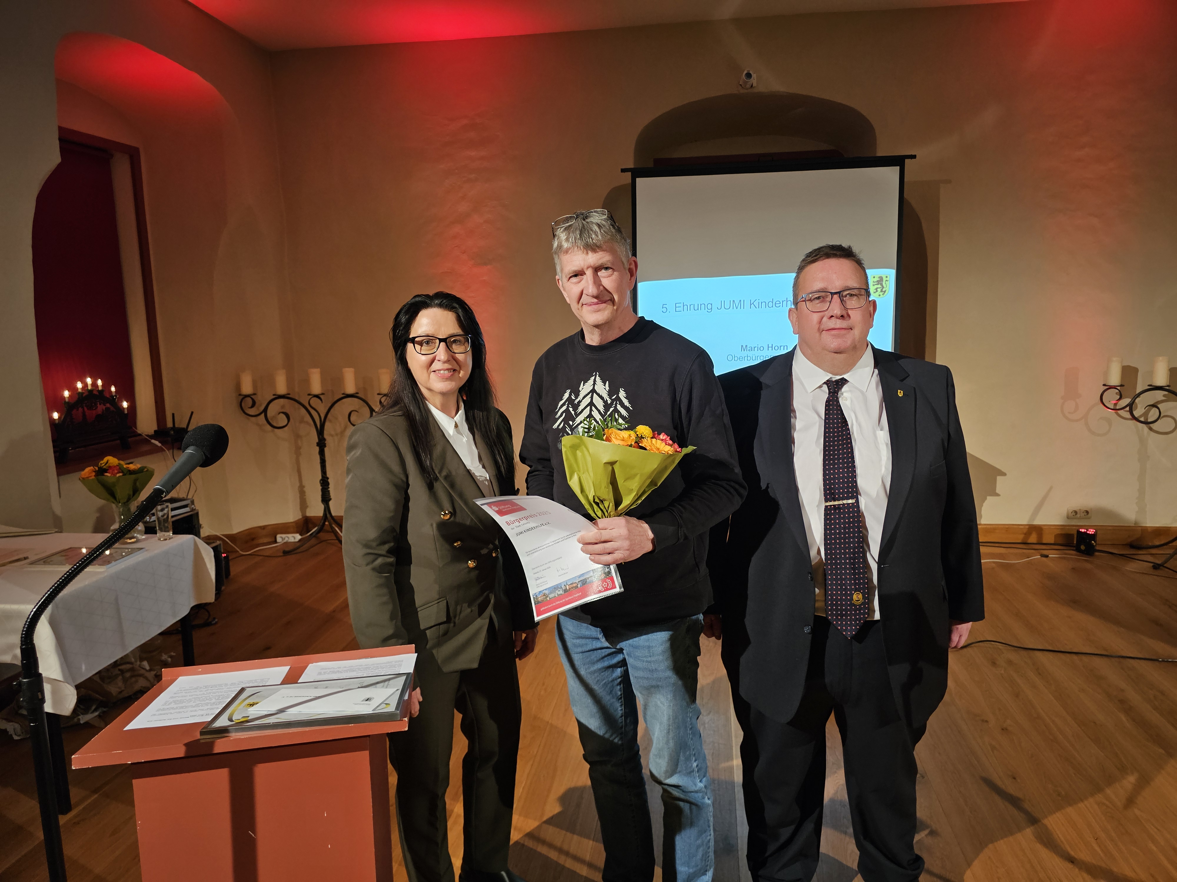 Die JUMI Kinderhilfe e.V. erhält den Bà ... Die JUMI Kinderhilfe e.V. erhält den Bà ...